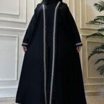 ⁦عباية كتف بتطريز على شكل سهم بخيوط مخفى بلون ابيض⁩ - الصورة ⁦7⁩