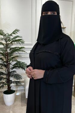 عباية كتف كلاسيكيه بشريط شك و محدده بكسره من الخلف