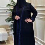 ⁦عباية كتف بتطريز خيوط مخفى بلون الكحلي⁩ - الصورة ⁦6⁩