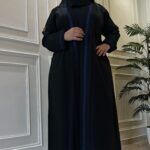 ⁦عباية كتف بتطريز خيوط مخفى بلون الكحلي⁩ - الصورة ⁦4⁩