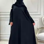 عباية كتف مطرز أسود مخفى على الاكمام