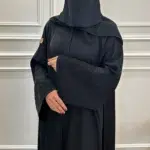 ⁦عباية كتف مطرز أسود مخفى على الاكمام⁩ - الصورة ⁦5⁩