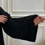 ⁦عباية كتف مطرز أسود مخفى على الاكمام⁩ - الصورة ⁦8⁩