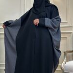 ⁦عباية كتف نص بشت محدده بلونين اسود و رمادى⁩ - الصورة ⁦2⁩