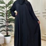 ⁦عباية كلوش بتطريز مخفي اسود من الاكمام وأسفل العباية⁩ - الصورة ⁦11⁩
