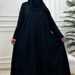 ⁦عباية كلوش بتطريز مخفي اسود من الاكمام وأسفل العباية⁩ - الصورة ⁦9⁩