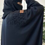 ⁦عباية بشت بشك اسود على اكتاف⁩ - الصورة ⁦2⁩