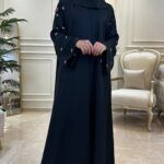 ⁦عبايه كتف بتطريز ورود صغير ملون كامل على اكمام⁩ - الصورة ⁦4⁩