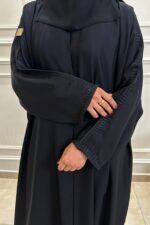 عبايه نص بشت بتطريز على اكتاف