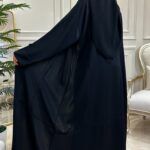 ⁦عبايه كتف مزينه بتطرير ارى اسود من امام⁩ - الصورة ⁦2⁩