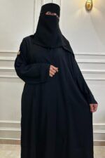 ⁦عبايه كتف مزينه بتطرير ارى اسود من امام⁩ - الصورة ⁦5⁩