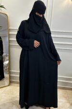 ⁦عبايه كتف مزينه بتطرير ارى اسود من امام⁩ - الصورة ⁦4⁩