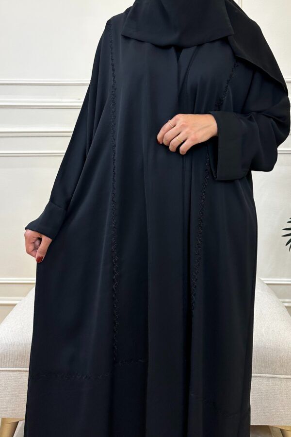 ⁦عبايه كتف مزينه بتطرير ارى اسود من امام⁩ - الصورة ⁦6⁩