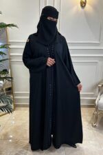 عبايه كتف بفصوص على شكل ورورد من امام