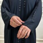 ⁦عبايه كتف بفصوص على شكل ورورد من امام⁩ - الصورة ⁦6⁩