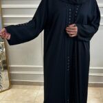 ⁦عبايه كتف بفصوص على شكل ورورد من امام⁩ - الصورة ⁦2⁩