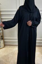 ⁦عبايه كتف بفصوص على شكل ورورد من امام⁩ - الصورة ⁦2⁩