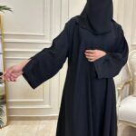 ⁦عبايه كتف بتطريز اسود على اكمام على شكل ورق شجر⁩ - الصورة ⁦6⁩