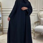 ⁦عبايه كتف بتطريز اسود على اكمام على شكل ورق شجر⁩ - الصورة ⁦5⁩