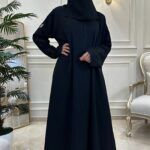 ⁦عبايه كتف بتطريز اسود على اكمام كامل⁩ - الصورة ⁦2⁩