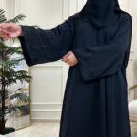 ⁦عباية كتف بكم مفصول بتطريز اسود على كم⁩ - الصورة ⁦5⁩