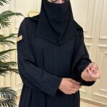 ⁦عبايه كلوش بتطريز كحلى مخفي من كم واسفل العبايه⁩ - الصورة ⁦5⁩