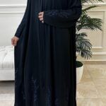 ⁦عبايه كلوش بتطريز كحلى مخفي من كم واسفل العبايه⁩ - الصورة ⁦4⁩