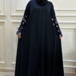 ⁦عباية نواعم بتطريز ملون على اكمام كامل⁩ - الصورة ⁦6⁩