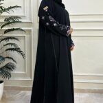 عباية كتف مطرزة