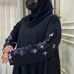 ⁦عباية نواعم بتطريز ملون على اكمام كامل⁩ - الصورة ⁦4⁩