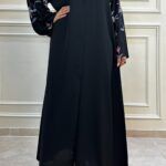 ⁦عبايه كتف بكم مفصول بتطريز ملون على كم⁩ - الصورة ⁦2⁩