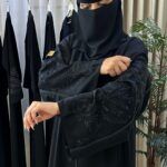 عباية سوداء مطرزة