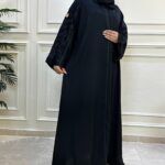 ⁦عبايه كتف مزينه بتطريز اسود على اكمام⁩ - الصورة ⁦5⁩