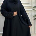 عباية كتف بتطريز شك اسود على اكمام