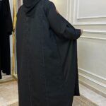 ⁦عباية كتف مزينه بتطريز اسود من ظهر⁩ - الصورة ⁦4⁩