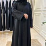 عبايه كتف بتطريز ارى اسود