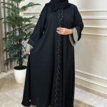 ⁦عباية كتف محدده بتطريز بيج و اسود من امام واكمام⁩ - الصورة ⁦6⁩