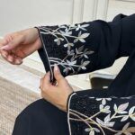 عبايه كتف بتطريز شك اسود