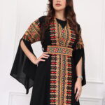 ⁦جلابيه بتطريز عربي وبكم وسيع بيج⁩ - الصورة ⁦2⁩