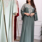 ⁦جلابيه اخضر بخرز من صدر منتد الى اكتاف⁩ - الصورة ⁦3⁩