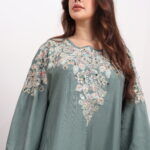 ⁦جلابيه اخضر بخرز من صدر منتد الى اكتاف⁩ - الصورة ⁦6⁩