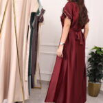 ⁦جلابيه عنابي مطرزه تطريز كبيوتر من امام مع فصوص⁩ - الصورة ⁦5⁩