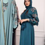 ⁦جلابيه اخضر بطبقه داخليه و تطريز من الصدر ممتده على اكتاف⁩ - الصورة ⁦7⁩