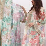 ⁦جلابية مشجره برتقالي بتطريز ذهبي⁩ - الصورة ⁦6⁩