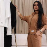 ⁦طقم كاجوال لحمي تتكون من قطعتين بأكمام طويلة وبنطلون طويل⁩ - الصورة ⁦2⁩