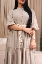 فستان القطن الفاخر بيج مكسره من وسط ومن اسفل