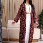 ⁦جلابية جاكار مشجره عنابي بطبقة داخلية و شريط فصوص⁩ - الصورة ⁦4⁩