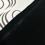 ⁦طرحه اسود فصوص طرفين مع شريط مميز ⁩ - الصورة ⁦6⁩