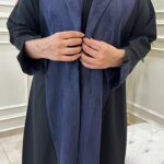 ⁦عباية بياقة منسوجه بقماش كحلي على الاكمام والامام⁩ - الصورة ⁦6⁩