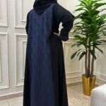 ⁦عباية بياقة منسوجه بقماش كحلي على الاكمام والامام⁩ - الصورة ⁦8⁩